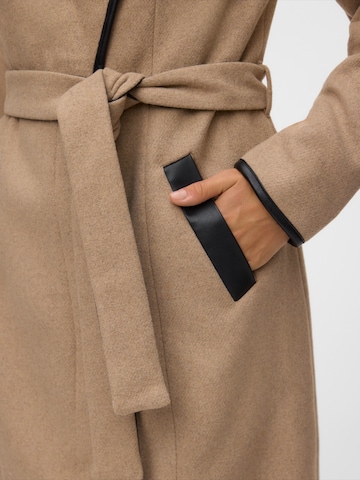 VERO MODA Płaszcz przejściowy 'VMWATERFALL CLASS' w kolorze brązowy