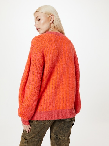 b.young Sweter w kolorze pomarańczowy