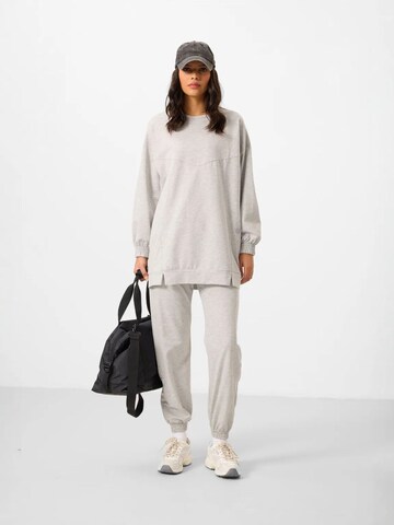 Tommy Life Sweatsuit in Grey: front