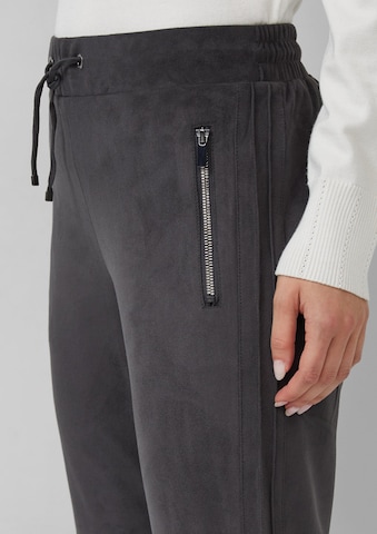 s.Oliver Tapered Pants in Grey
