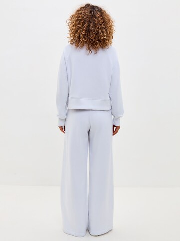 Sweat-shirt CAT by Maniita Lacitta en blanc