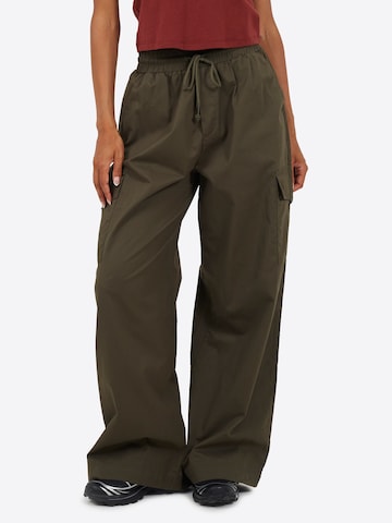 Baggy Pantaloni cargo di BRAVE SOUL in verde: frontale