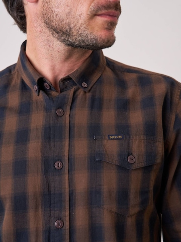 Coupe regular Chemise Deeluxe en marron