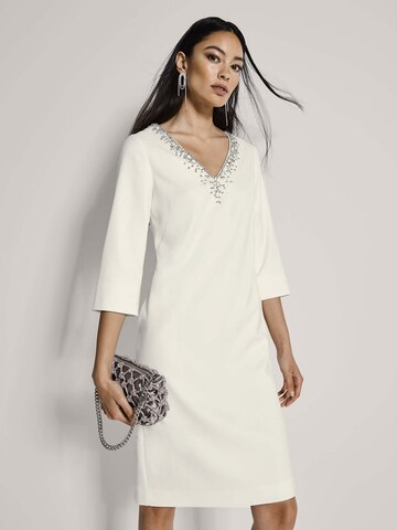 MADELEINE Etuikleid in Weiß: Vorderseite