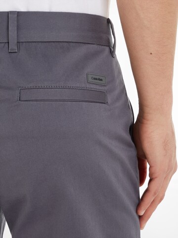 Calvin Klein Slimfit Chinohose in Grau