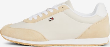 TOMMY HILFIGER Sneakers laag 'Heritage' in Beige: voorkant