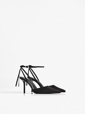 Bershka Czółenka z wyciętą piętą w kolorze czarny