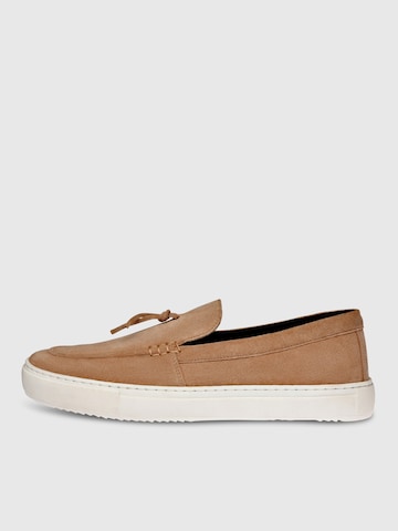 Gordon & Bros Slip-Ons 'London' in Beige: front