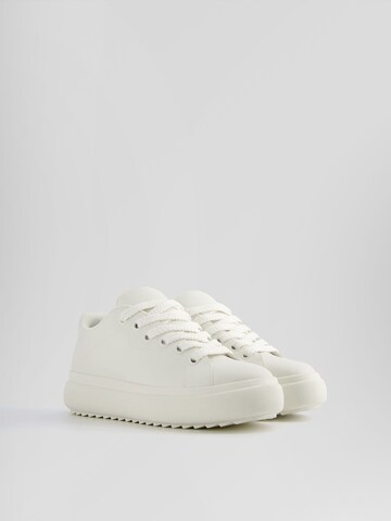 Bershka Låg sneaker i vit