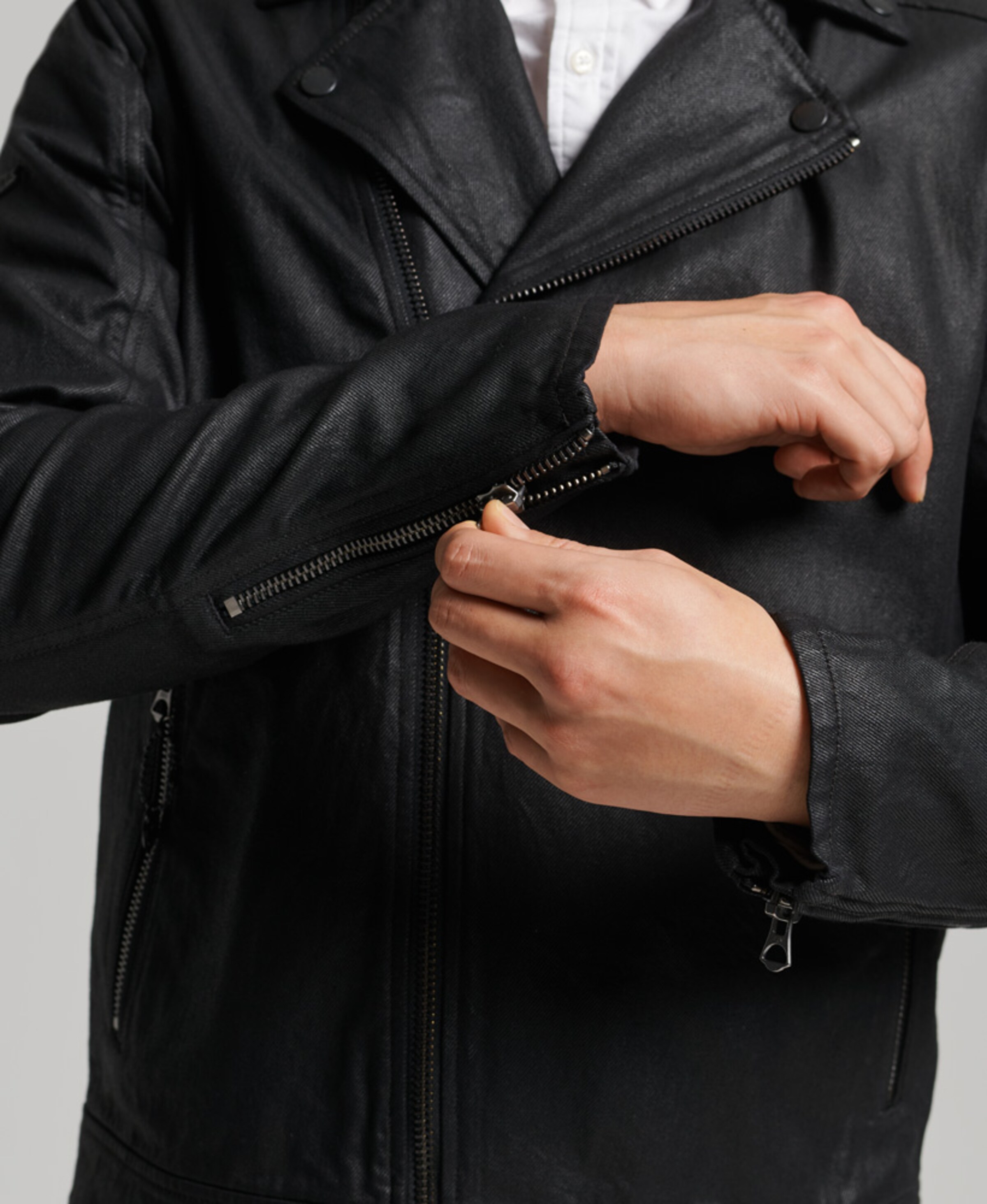 Männer Jacken Superdry Übergangsjacke in Schwarz - QS65779 Männer Jacken Superdry Übergangsjacke in Schwarz - QS65779