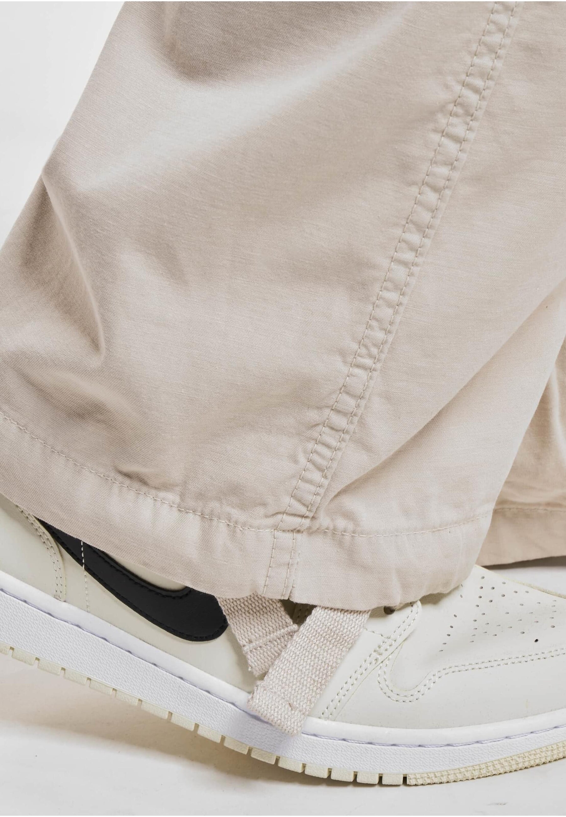 DEF Loose fit Cargo Pants in Stone | ABOUT YOU