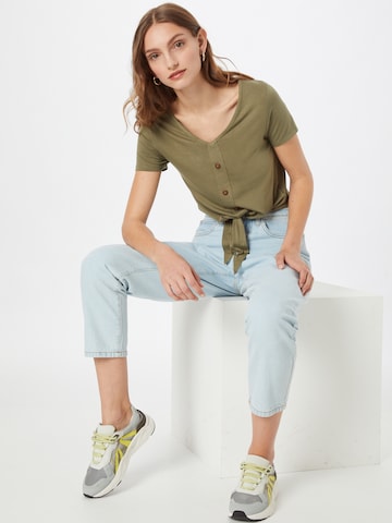 Tricou 'Amber' de la Hailys pe verde