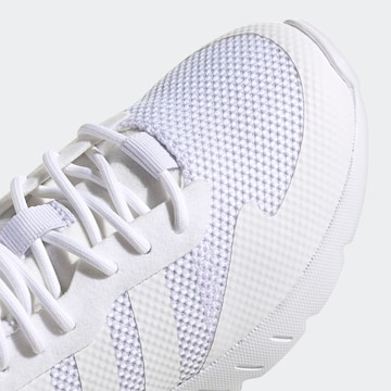 Baskets ADIDAS ORIGINALS en blanc