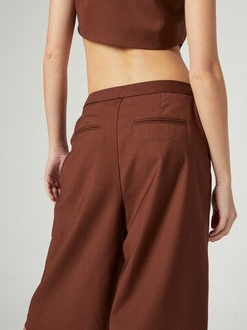 Bella x ABOUT YOU Wide Leg Shorts 'Vanessa' in Braun