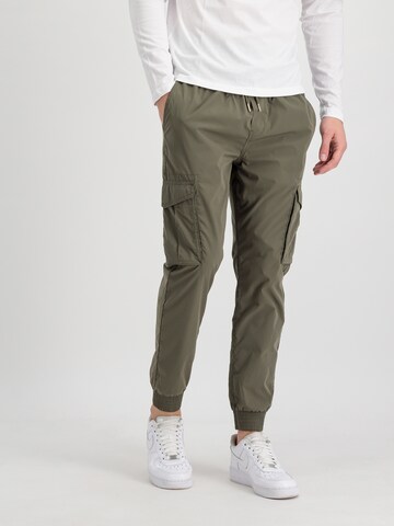 ALPHA INDUSTRIES Tapered Cargobukser i grøn: forside