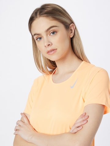 NIKE - Camiseta funcional 'Race' en naranja