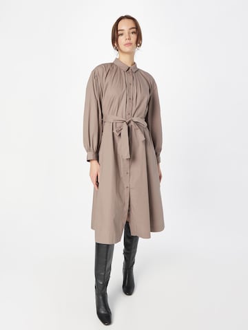 Robe-chemise 'Claire' Esmé Studios en marron : devant