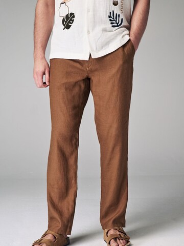 Regular Pantalon Next en marron : devant
