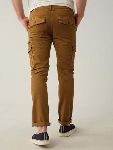Effilé Pantalon cargo 'Danakil' Deeluxe en marron