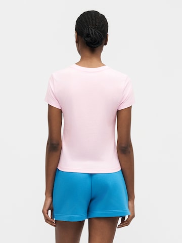 Nike Sportswear Shirt in Roze