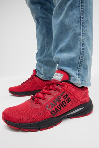 CAMP DAVID Leichter Sneaker im Knit-Design mit Logo Artwork in Rot: Vorderseite