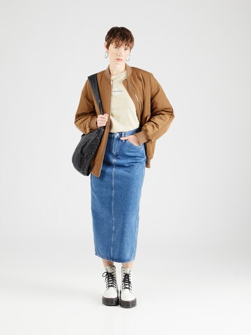 Calvin Klein Jeans Štandardný strih Tričko - Béžová