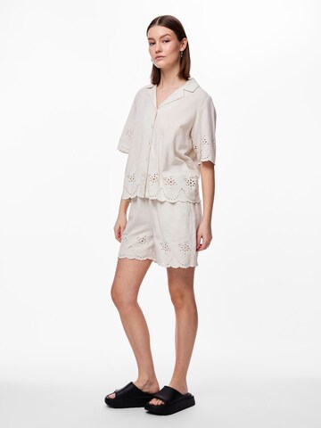 Camicia da donna 'Almina' di PIECES in beige