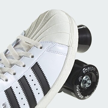 ADIDAS ORIGINALS Wieltjes 'Superstar 82' in Wit