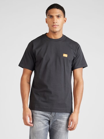 MADS NORGAARD COPENHAGEN Тениска в черно: отпред