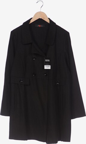 Sallie Sahne Jacket & Coat in XL in Black: front
