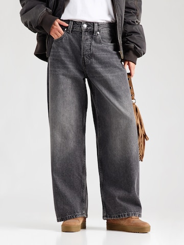 Monki Baggy Jeans in Black: front