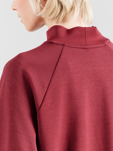 Tricou 'BANU 261' de la Soyaconcept pe roșu