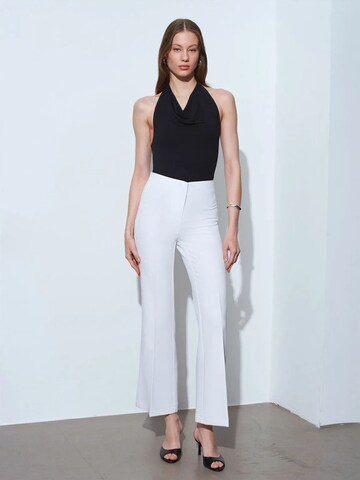Dilvin Flared Pants in White: front
