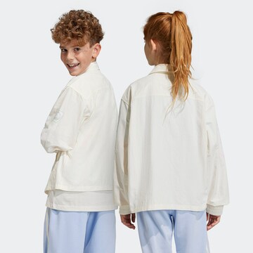 ADIDAS ORIGINALS Prehodna jakna 'Graphic Print' | bela barva