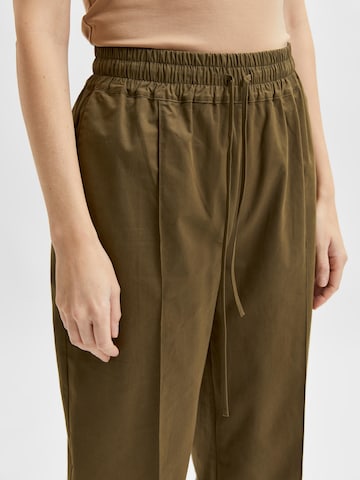 Wide Leg Pantalon à plis 'Noria' SELECTED FEMME en vert