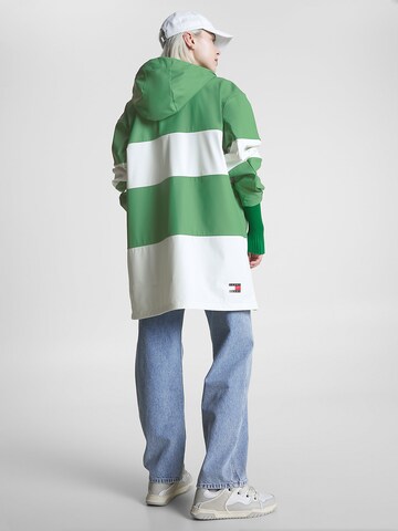 Tommy Jeans Φθινοπωρινό και ανοιξιάτικο μπουφάν σε πράσινο