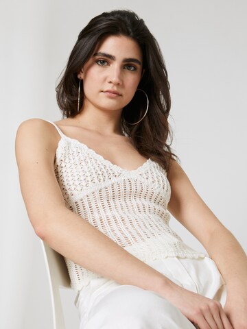 LENI KLUM x ABOUT YOU Knitted top 'Liv' in White