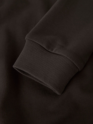 NAME IT - Sudadera 'NKMVian' en marrón