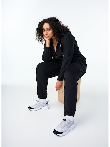 Veste de survêtement 'Aine' Active by Zizzi en noir