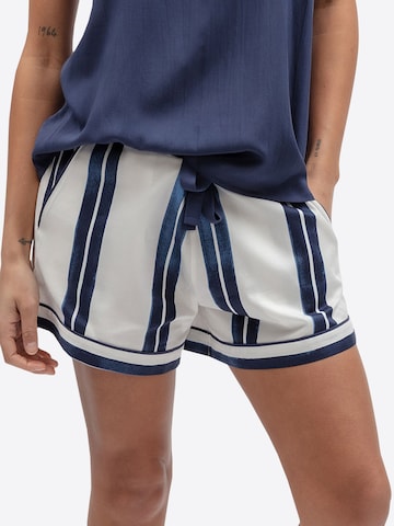 Cyberjammies - Pijama de pantalón corto 'Celestial Nights' en blanco: frente