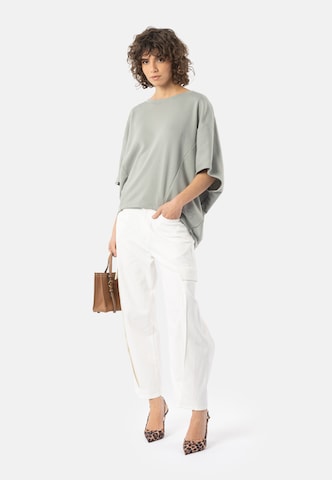 Barrel Jeans cargo 'Masie' di Elias Rumelis in bianco