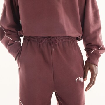 Wide leg Pantaloni 'Trackside French Terry Pant' di new balance in rosso
