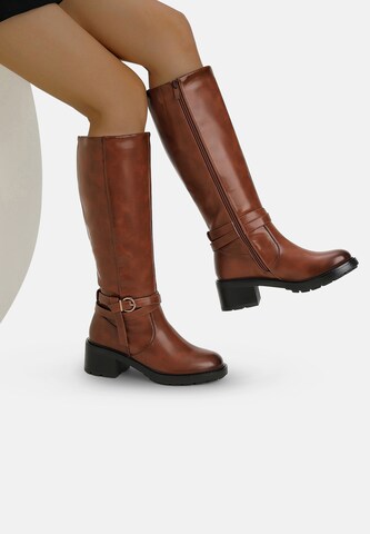 Elara Stiefel in Braun