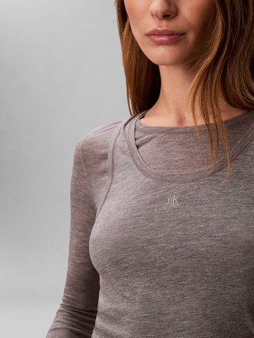 T-shirt Calvin Klein Jeans en gris