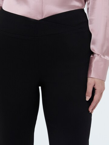 Fiorella Rubino - Acampanado Pantalón en negro
