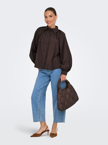 ONLY - Blusa 'ONLRiver' en marrón