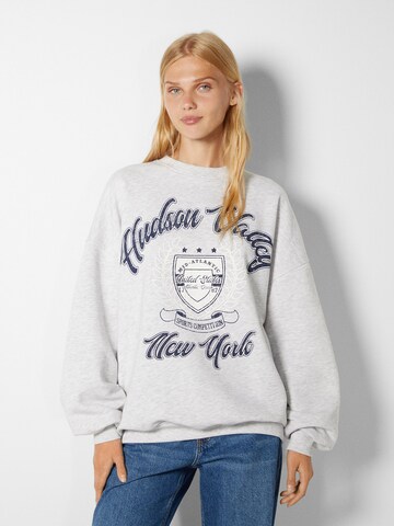 Bershka Sweatshirt in Grijs: voorkant