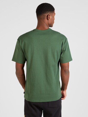 Nike Sportswear Μπλουζάκι 'Premium Essentials' σε πράσινο