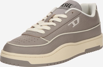 Baskets basses DIESEL en gris : devant