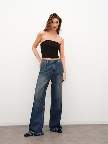 RÆRE by Lorena Rae Flared Jeans 'Tall' in Blau